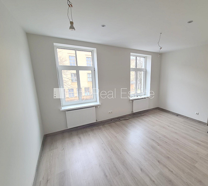 Zeme īpašumā, fasādes māja, renovēta māja, slēgts pagalms, ieeja no pagalma, kāpņu telpa Rīga - foto 1