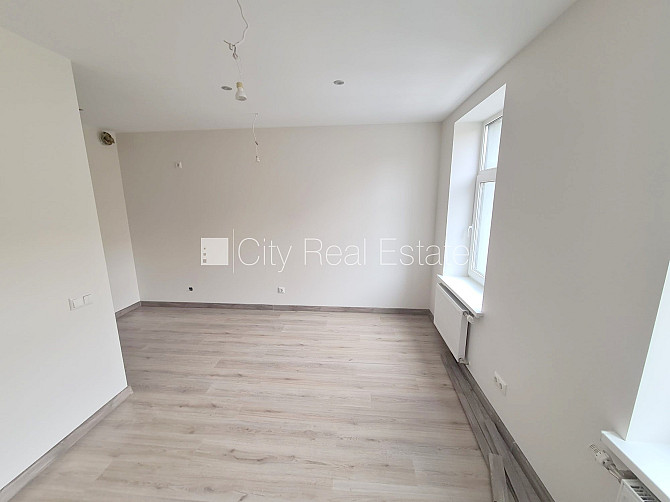 Zeme īpašumā, fasādes māja, renovēta māja, slēgts pagalms, ieeja no pagalma, kāpņu telpa Rīga - foto 2