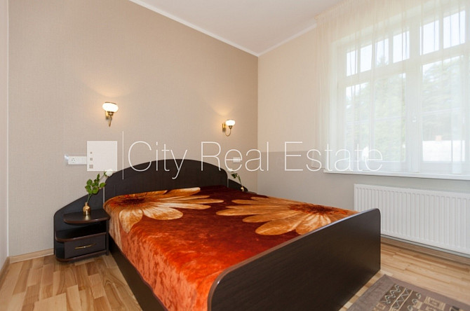 Labiekārtots apzaļumots pagalms, slēgts pagalms, teritorijas iebrauktuves vārti aprīkoti ar Jūrmala - foto 9