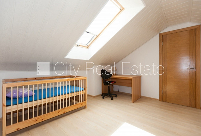 Labiekārtots apzaļumots pagalms, slēgts pagalms, teritorijas iebrauktuves vārti aprīkoti ar Jūrmala - foto 12