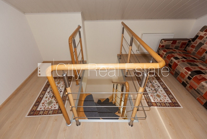 Labiekārtots apzaļumots pagalms, slēgts pagalms, teritorijas iebrauktuves vārti aprīkoti ar Jūrmala - foto 11