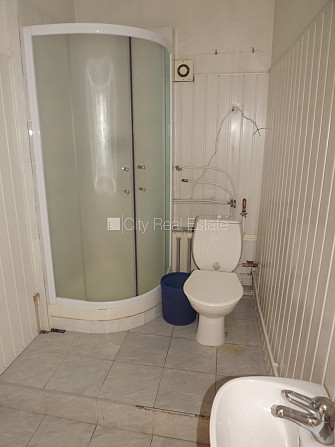 Fasādes māja, renovēta māja, ieeja no ielas, ir lifts, kāpņu telpa pēc kosmētiskā remonta, Rīga - foto 18