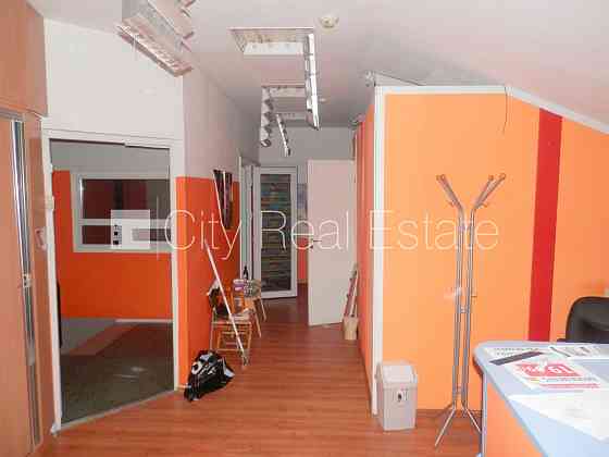 Фасадный дом, реновированный дом, места для нескольких машин, охраняемая Rīga