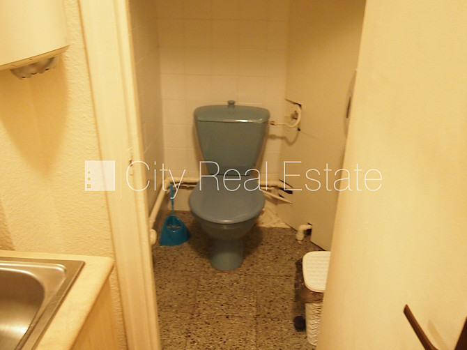 Pagalma māja, renovēta māja, slēgts pagalms, iespēja nomāt autostāvvietu, ieeja no ielas un Rīga - foto 7