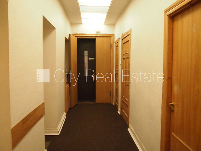 Pagalma māja, renovēta māja, slēgts pagalms, iespēja nomāt autostāvvietu, ieeja no ielas un Rīga - foto 5