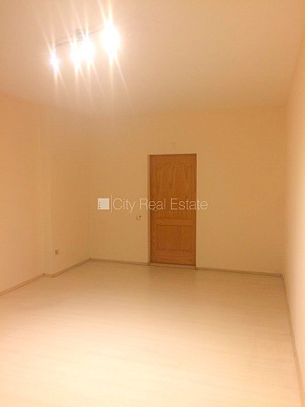 Fasādes māja, renovēta māja, apsargāta teritorija, ieeja no ielas, kāpņu telpa pēc Rīga - foto 2