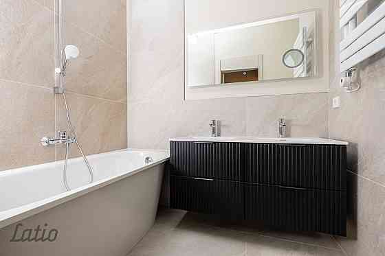 Pārdod plašu un skaistu mansarda veida dzīvokli renovētā mājā Āgenskalnā.
Dzīvoklis ir pilnībā gatav Rīga