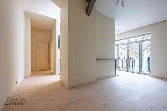 Pārdod plašu un skaistu mansarda veida dzīvokli renovētā mājā Āgenskalnā.
Dzīvoklis ir pilnībā gatav Rīga