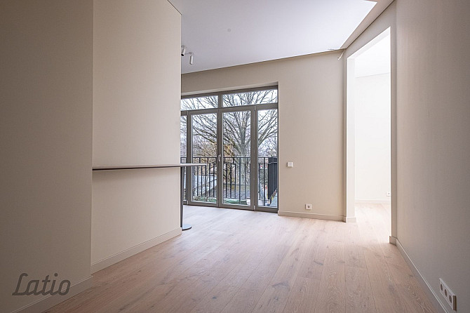 Pārdod plašu un skaistu mansarda veida dzīvokli renovētā mājā Āgenskalnā.
Dzīvoklis ir Rīga - foto 2