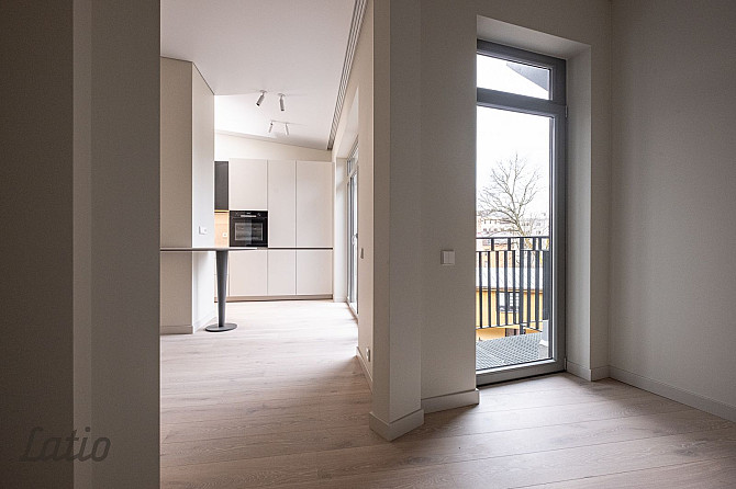 Pārdod plašu un skaistu mansarda veida dzīvokli renovētā mājā Āgenskalnā.
Dzīvoklis ir Rīga - foto 5