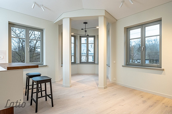 Pārdod plašu un skaistu mansarda veida dzīvokli renovētā mājā Āgenskalnā.
Dzīvoklis ir Rīga - foto 5