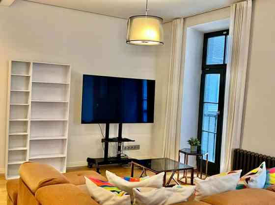 Сдаётся 4-комнатная квартира (108 м) на тихой и зелёной улице  ул. Хуго Целминя Rīga