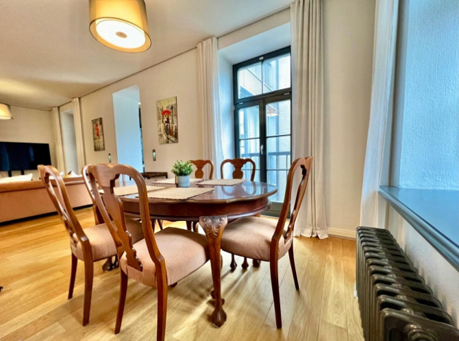 Īrei tiek piedāvāts 4 istabu dzīvoklis (108 m), kas atrodas klusā un zaļā ielā  Hugo Rīga - foto 5