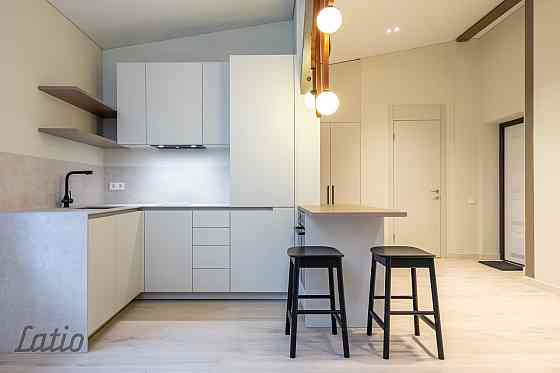 Pārdod plašu un skaistu mansarda veida dzīvokli renovētā mājā Āgenskalnā.
Dzīvoklis ir pilnībā gatav Rīga