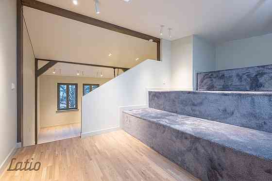 Pārdod plašu un skaistu mansarda veida dzīvokli renovētā mājā Āgenskalnā.
Dzīvoklis ir pilnībā gatav Rīga