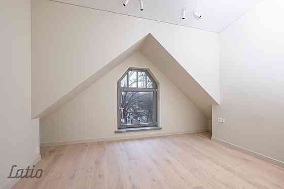 Pārdod plašu un skaistu mansarda veida dzīvokli renovētā mājā Āgenskalnā.
Dzīvoklis ir pilnībā gatav Rīga