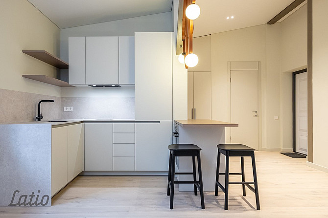 Pārdod plašu un skaistu mansarda veida dzīvokli renovētā mājā Āgenskalnā.
Dzīvoklis ir Rīga - foto 5