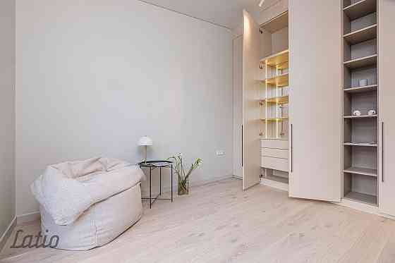 Pārdod plašu un skaistu mansarda veida dzīvokli renovētā mājā Āgenskalnā.
Dzīvoklis ir pilnībā gatav Rīga