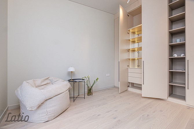 Pārdod plašu un skaistu mansarda veida dzīvokli renovētā mājā Āgenskalnā.
Dzīvoklis ir Rīga - foto 3