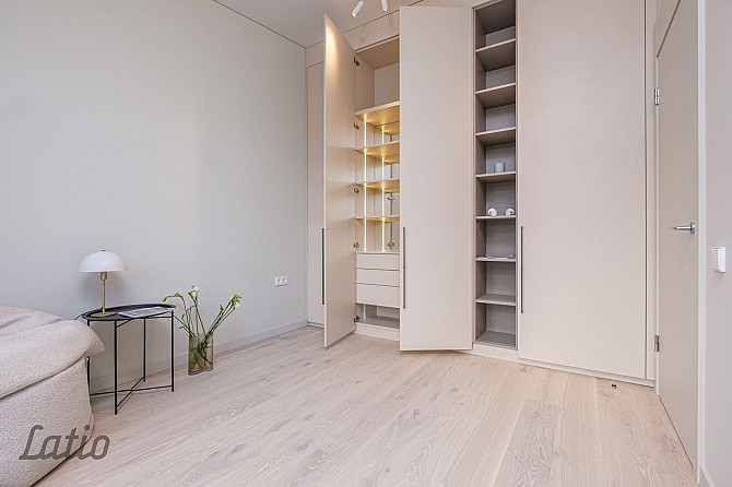 Pārdod plašu un skaistu mansarda veida dzīvokli renovētā mājā Āgenskalnā.
Dzīvoklis ir Rīga - foto 4