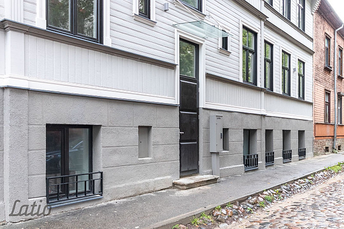 Pārdod plašu un skaistu mansarda veida dzīvokli renovētā mājā Āgenskalnā.
Dzīvoklis ir Rīga - foto 3