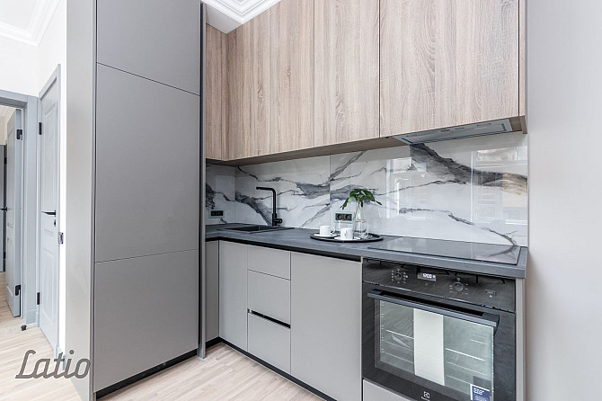 Pārdod plašu un skaistu mansarda veida dzīvokli renovētā mājā Āgenskalnā.
Dzīvoklis ir Rīga - foto 5