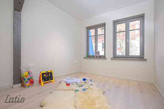 Pārdod plašu un skaistu mansarda veida dzīvokli renovētā mājā Āgenskalnā.
Dzīvoklis ir pilnībā gatav Rīga