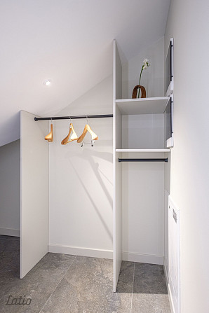 Pārdod plašu un skaistu mansarda veida dzīvokli renovētā mājā Āgenskalnā.
Dzīvoklis ir Rīga - foto 5