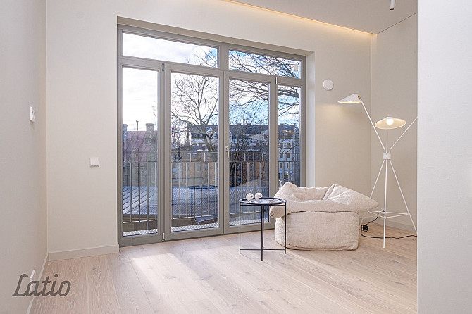 Pārdod plašu un skaistu mansarda veida dzīvokli renovētā mājā Āgenskalnā.
Dzīvoklis ir Rīga - foto 2