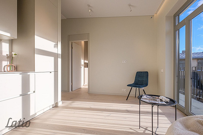 Pārdod plašu un skaistu mansarda veida dzīvokli renovētā mājā Āgenskalnā.
Dzīvoklis ir Rīga - foto 3