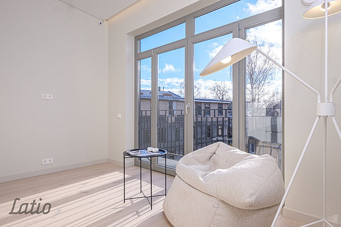 Pārdod plašu un skaistu mansarda veida dzīvokli renovētā mājā Āgenskalnā.
Dzīvoklis ir Rīga - foto 5