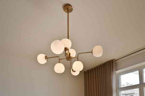 Izīrē gaišu un plašu 3 istabu dzīvokli!  Dzīvoklis atrodas Klusajā centrā, vienā no jaunākajiem proj Rīga