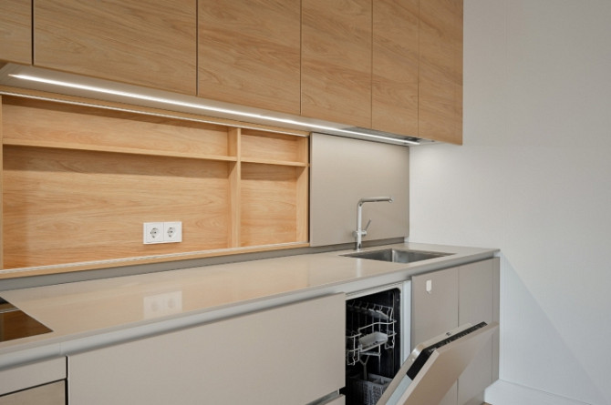 Izīrē gaišu un plašu 3 istabu dzīvokli!  Dzīvoklis atrodas Klusajā centrā, vienā no jaunākajiem proj Рига - изображение 8