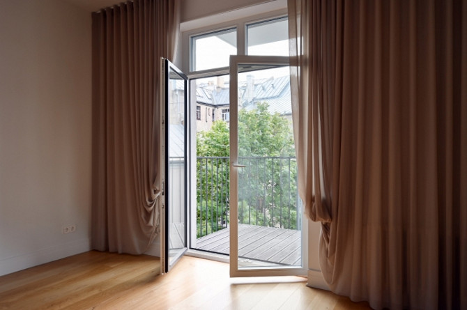 Izīrē gaišu un plašu 3 istabu dzīvokli!  Dzīvoklis atrodas Klusajā centrā, vienā no jaunākajiem proj Рига - изображение 4