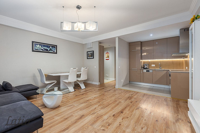 Izīrē mēbelētu trīsistabu dzīvokli klusajā centrā. Logi vērsti uz pagalmu. Divas guļamistabas, divas Рига - изображение 2