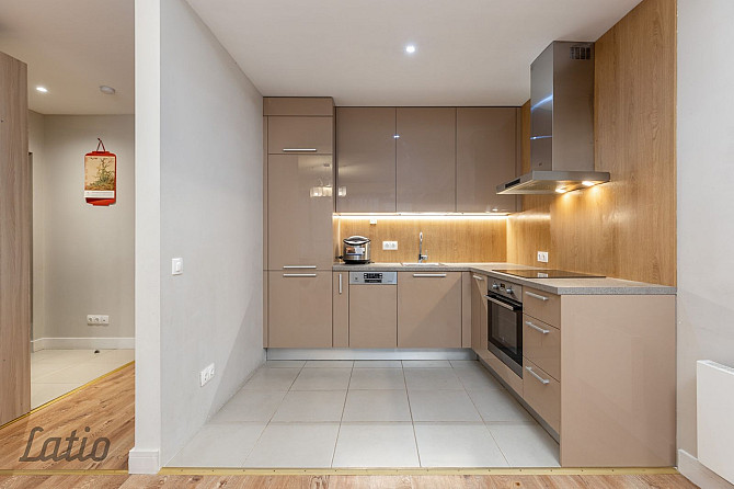 Izīrē mēbelētu trīsistabu dzīvokli klusajā centrā. Logi vērsti uz pagalmu. Divas guļamistabas, divas Рига - изображение 3