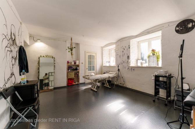 Bright premises near Miera Street, with a beautiful garden in the courtyard.  Two separate rooms wit Рига - изображение 4