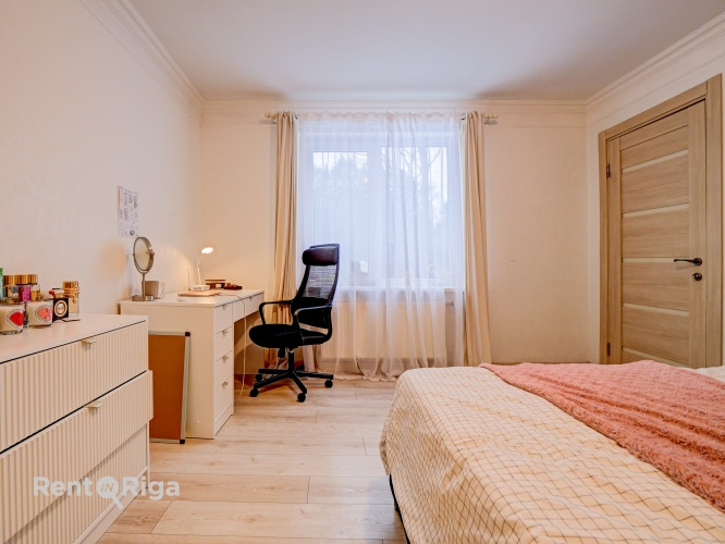 Piedāvājam iegādei ērtu 2 stāvu dzīvojamo māju Jūrmalā. Mājas kopējā platība 134,5 kv. Jūrmala - foto 9