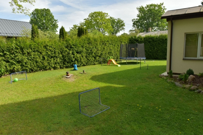 Piedāvājam iegādei ērtu 2 stāvu dzīvojamo māju Jūrmalā. Mājas kopējā platība 134,5 kv. Jūrmala - foto 4