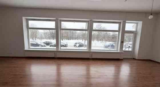 Сдаются коммерческие помещения  отдельное здание с огороженной и Рига