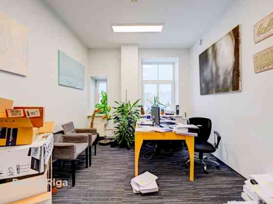 Office premises in a renovated building on the 5th floor (NO ELEVATOR).  A cozy, well-maintained, an Рига