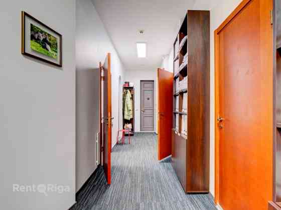 Office premises in a renovated building on the 5th floor (NO ELEVATOR).  A cozy, well-maintained, an Рига
