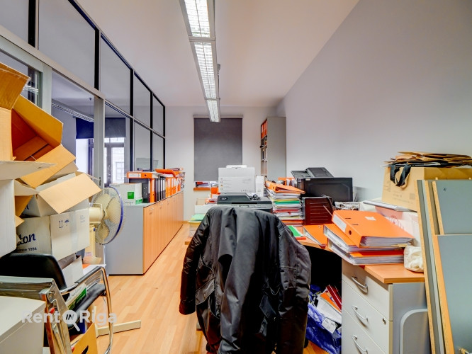 Biroja telpas renovētas ēkas 5. stāvā (BEZ LIFTA).  Omulīga, sakopta un bruģēta teritorija, Rīga - foto 8