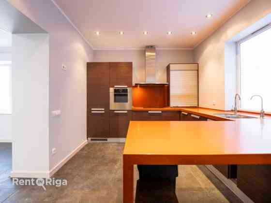 Office premises in a detached building with a fenced yard.  The premises occupy the entire first flo Рига