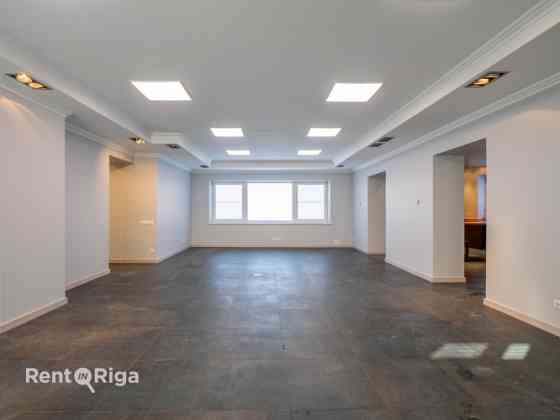 Office premises in a detached building with a fenced yard.  The premises occupy the entire first flo Рига