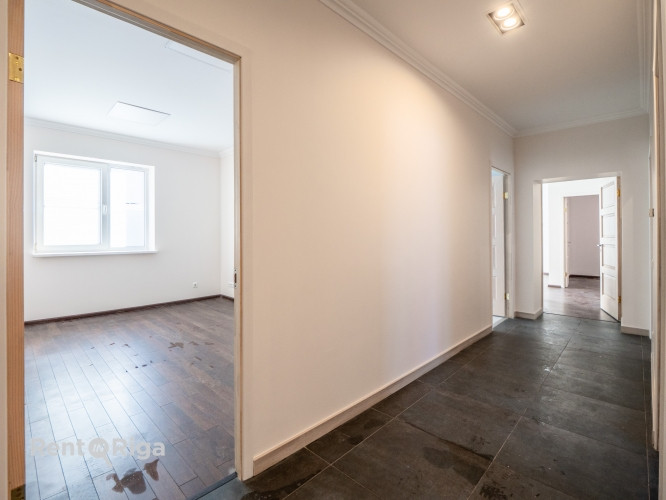 Office premises in a detached building with a fenced yard.  The premises occupy the entire first flo Рига - изображение 7