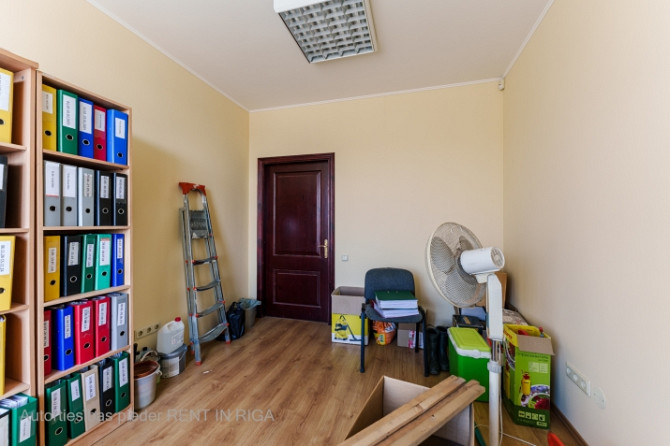 Iznomā biroja telpas Sarkandaugavā  2. stāvā  Piedāvājumā biroja telpas Sarkandaugavā, Rīga - foto 2