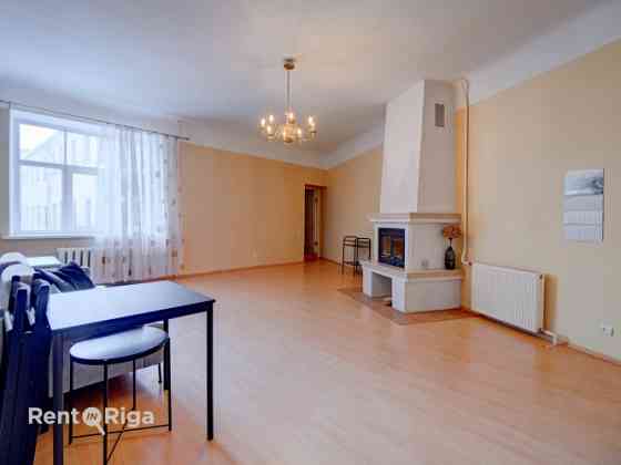Продаётся светлая и уютная квартира в отличном месте  в тихом центре, всего в трёх Rīga