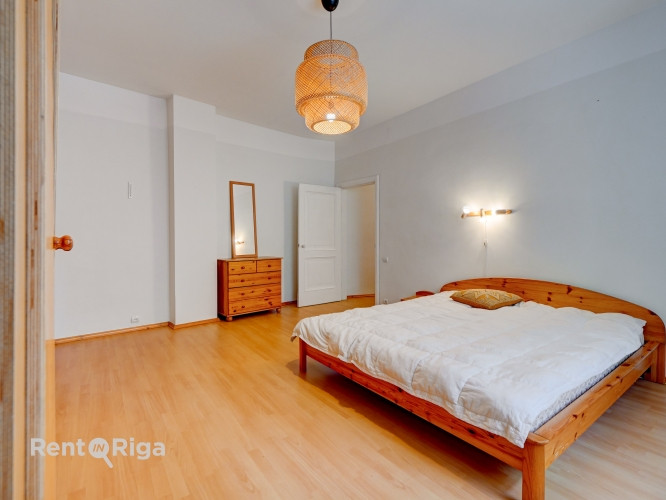 Pārdod gaišu un mājīgu dzīvokli lieliskā lokācijā, klusajā centrā, trīs minūšu Rīga - foto 9