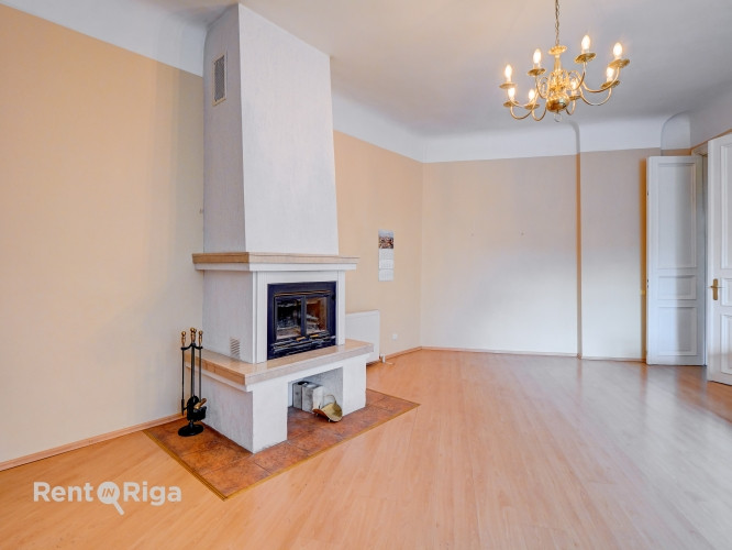 Pārdod gaišu un mājīgu dzīvokli lieliskā lokācijā, klusajā centrā, trīs minūšu Rīga - foto 5